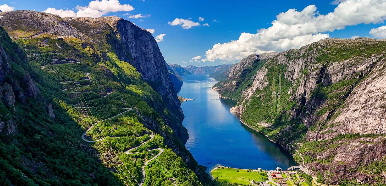 Lake in Norway inbetween two mountains