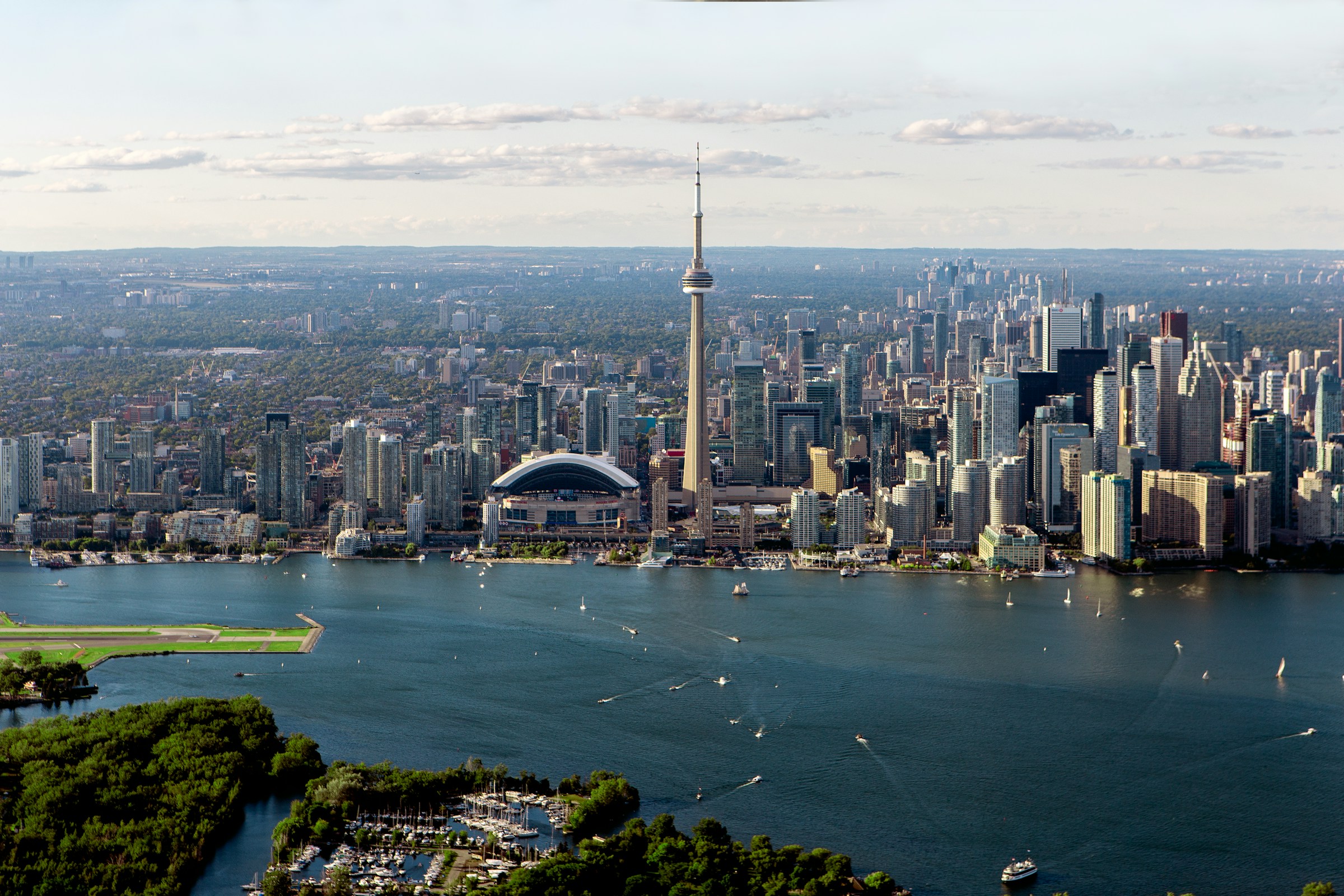 Landscape view of the Toronto skyline including Delta hotel by Marriott