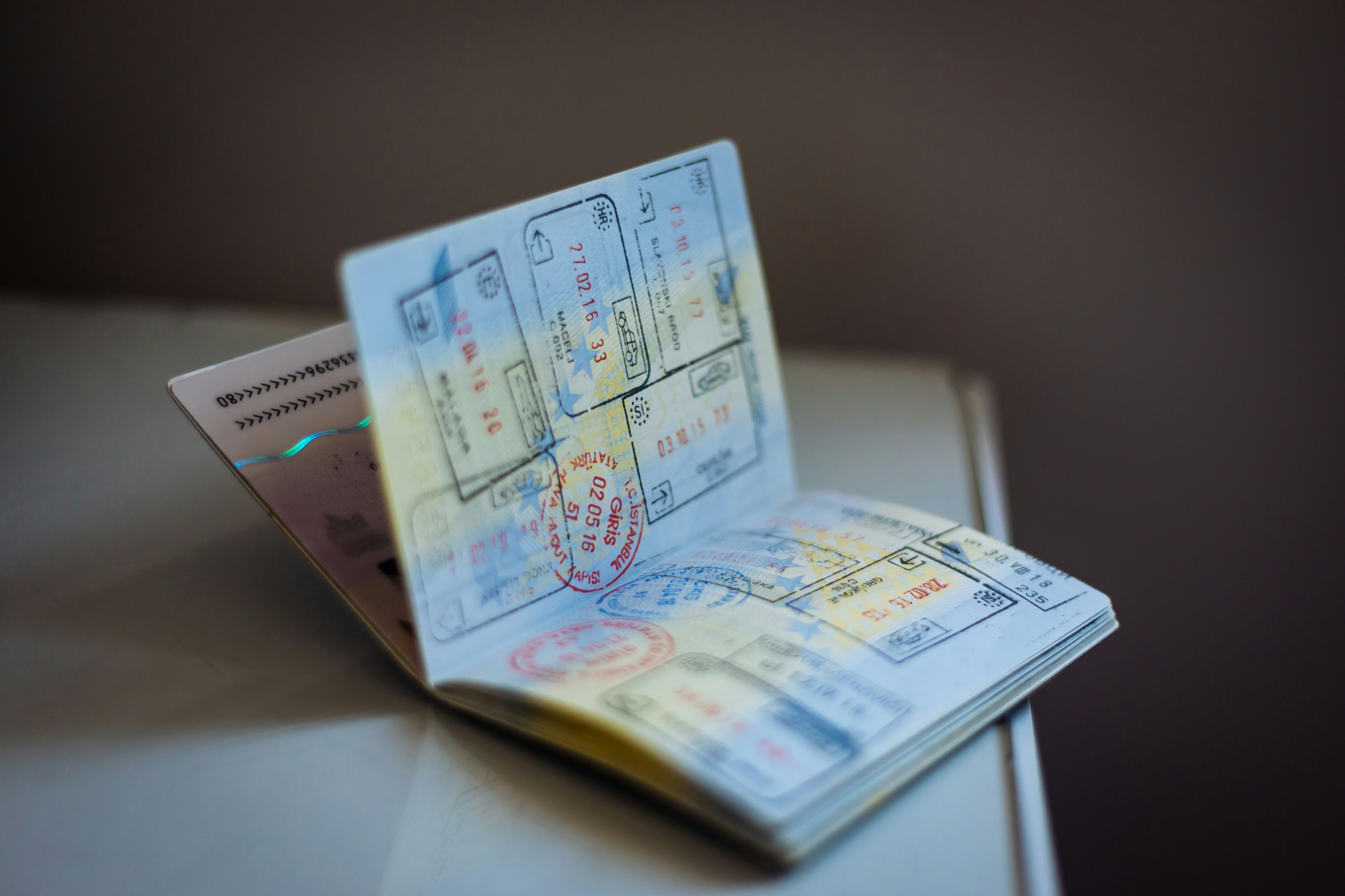 passeport sur une table