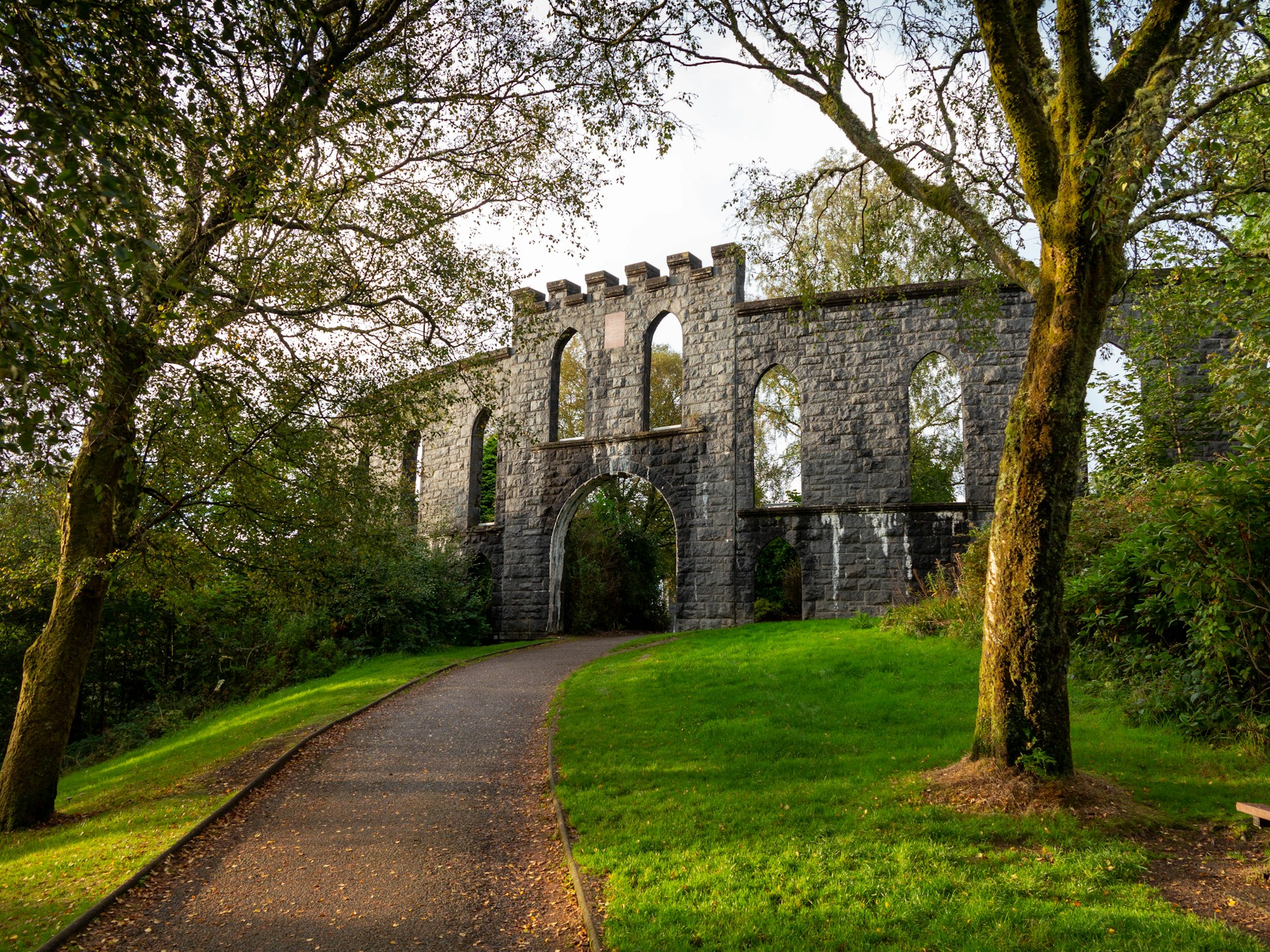 McCaig's Tower op Battery Hill in Oban, Schotland